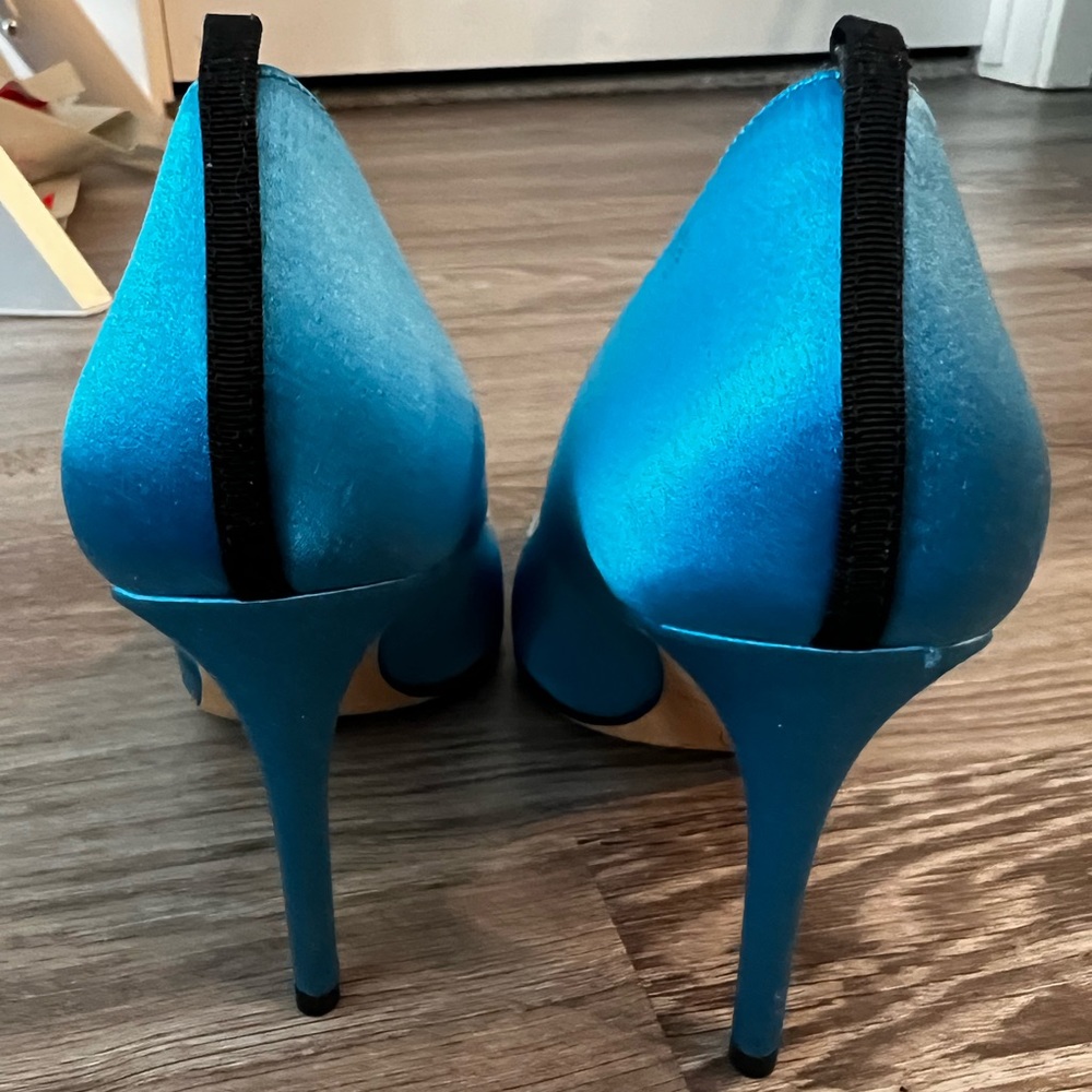 SJP Sarah Jessica Parker Turquoise/Aqua Blue Pump with Jewel Front - Picture 9 of 13